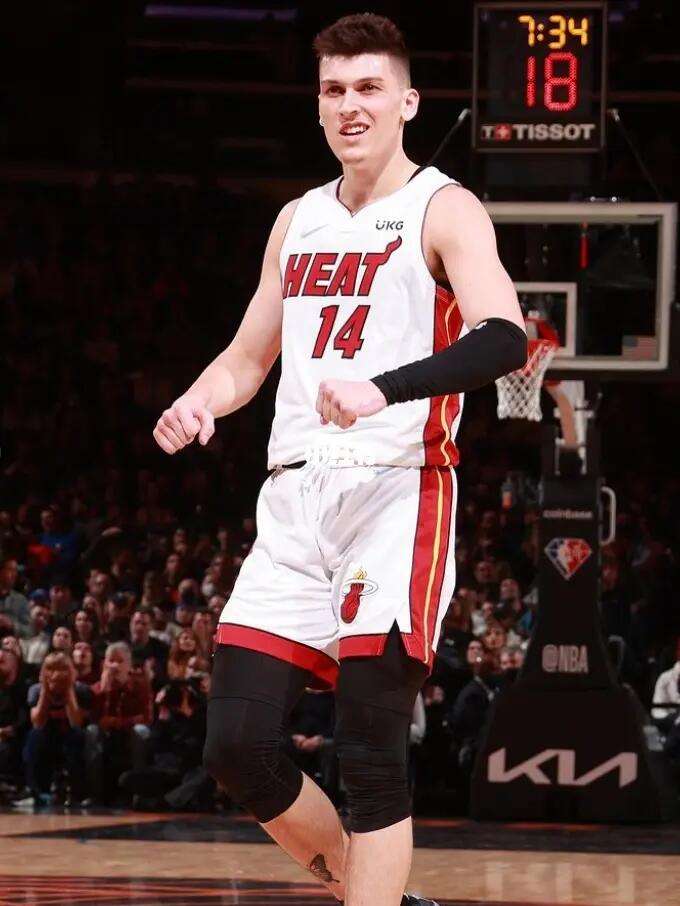 足球运动员 足球运动员